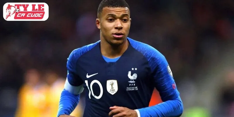 Bản lĩnh đã được kiểm chứng quan trọng hơn sức nóng truyền thông