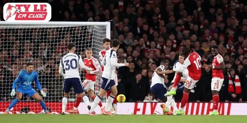 Eze định đoạt số phận Derby Bắc London